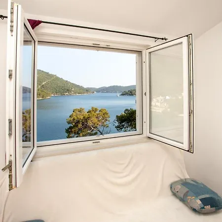 Madirazza Apartman Ubli