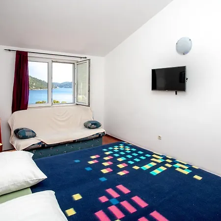 Madirazza Apartman Ubli