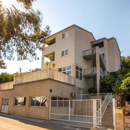 Madirazza Apartment Uble